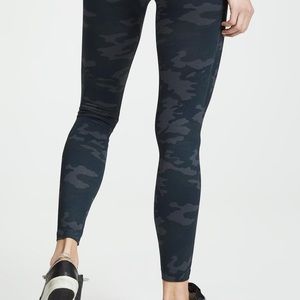 SPANX Women’s Black Grey Camo Seamless Compression Leggings M/M Size Medium